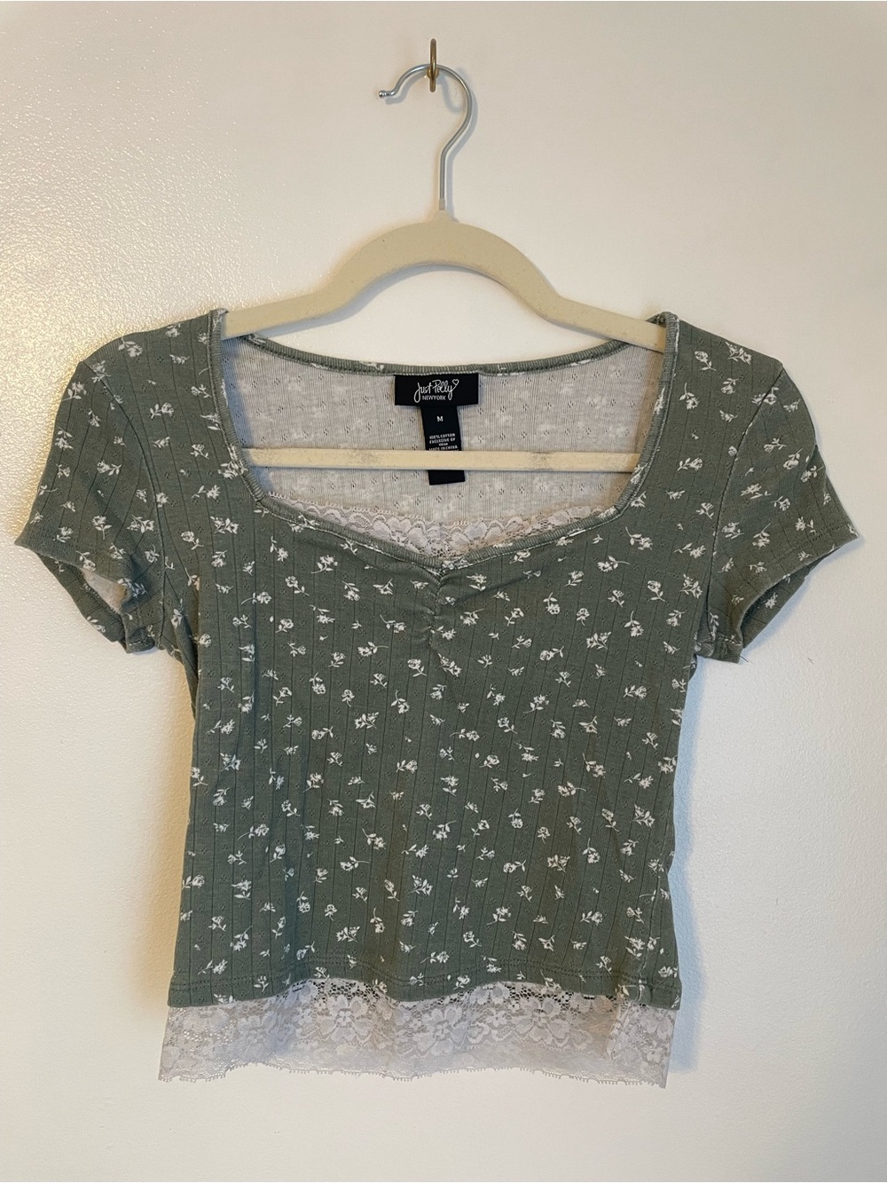 Just Polly green floral fitted short sleeve top with lace details size medium